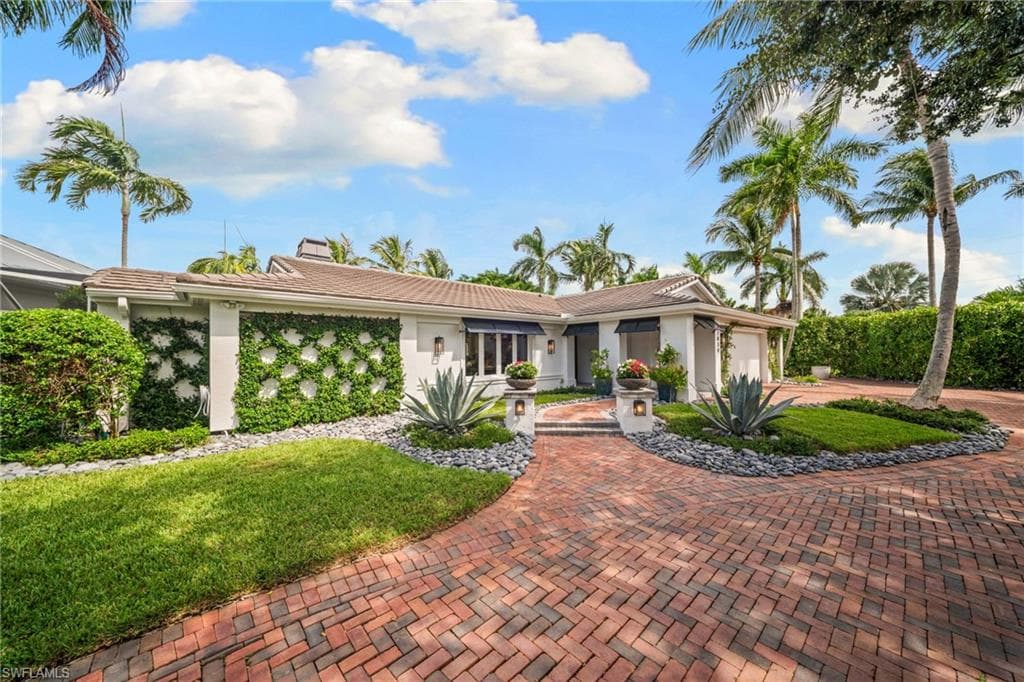 2030 Snook Dr, Naples