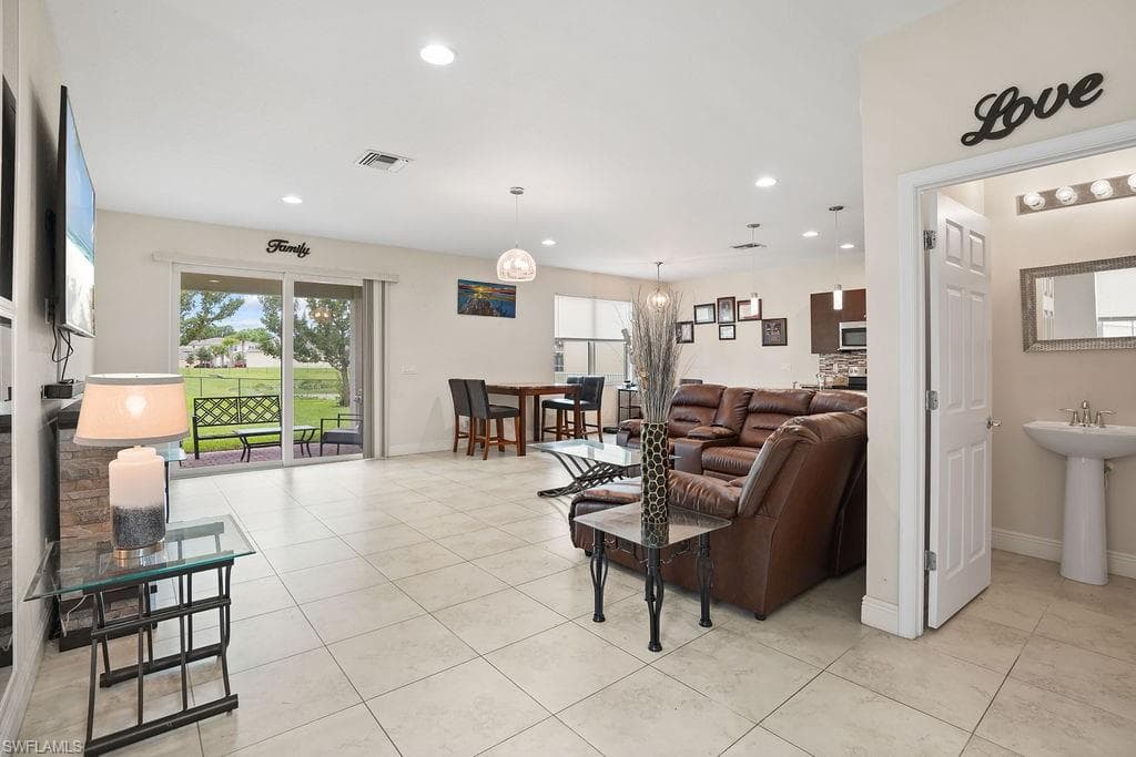 1301 Fiorenza Ct, Port St. Lucie, photo 3