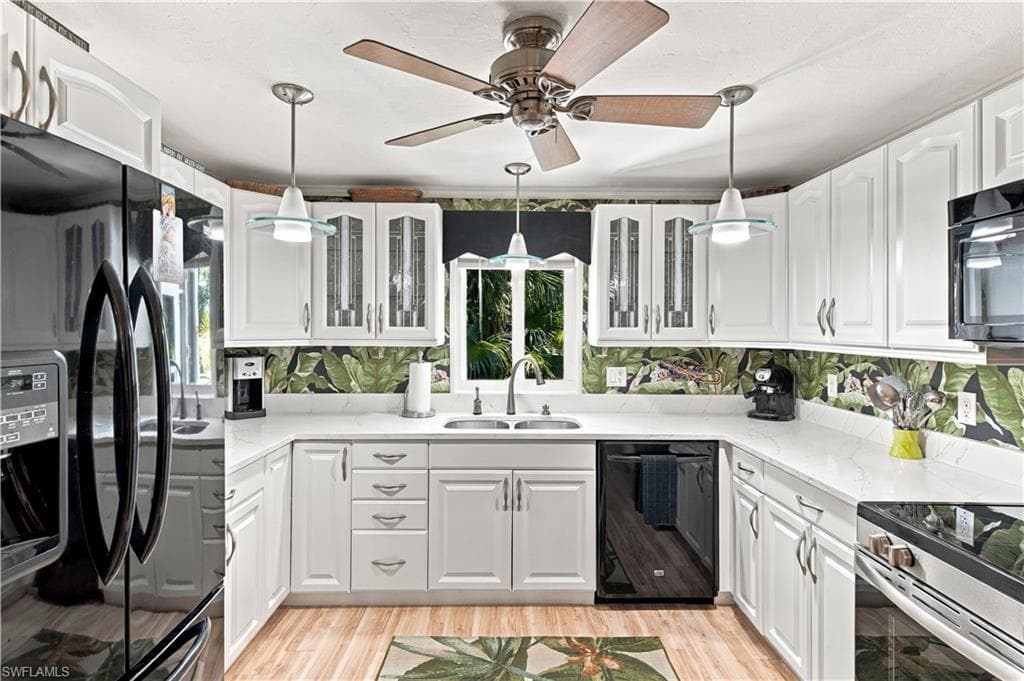 542 Charlemagne Blvd, Naples