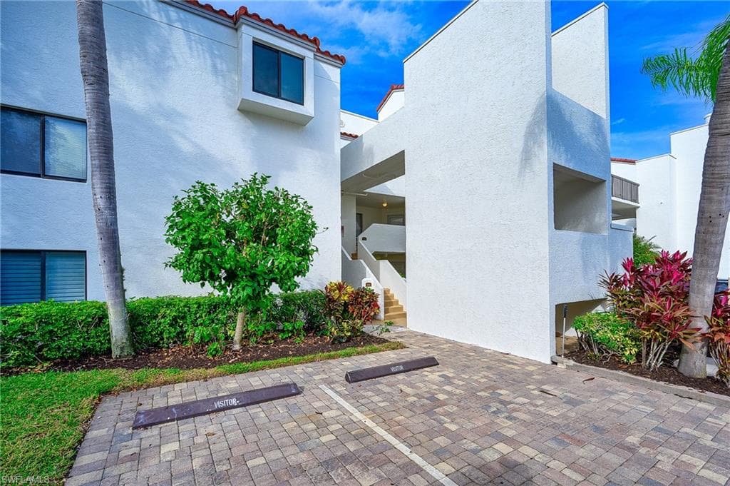 586 Beachwalk Cir #o206, Naples, photo 2