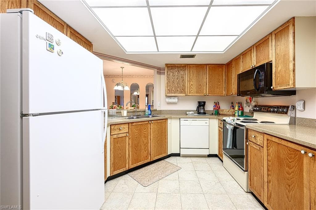 586 Beachwalk Cir #o206, Naples, photo 3