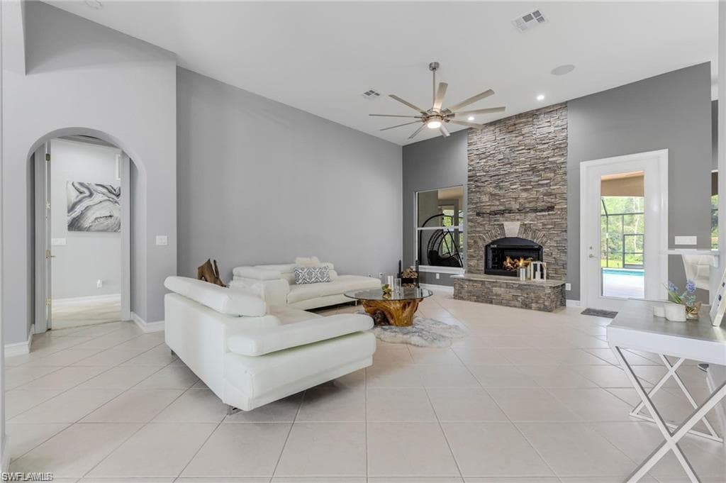 160 Logan Blvd, Naples, photo 3
