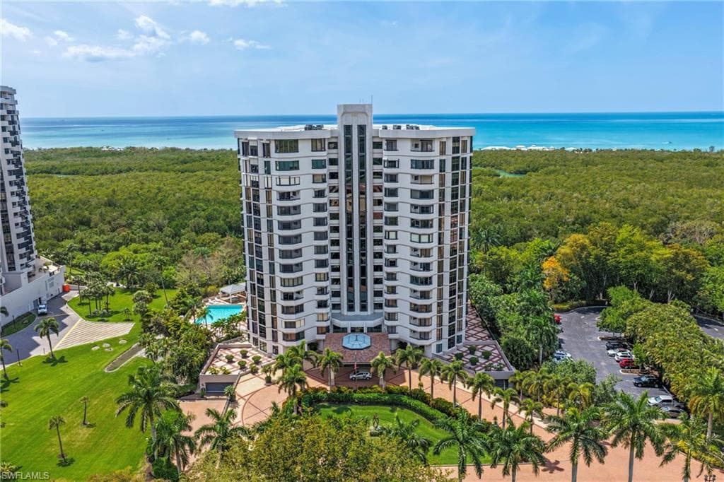 6075 Pelican Bay Blvd #201, Naples, photo 2