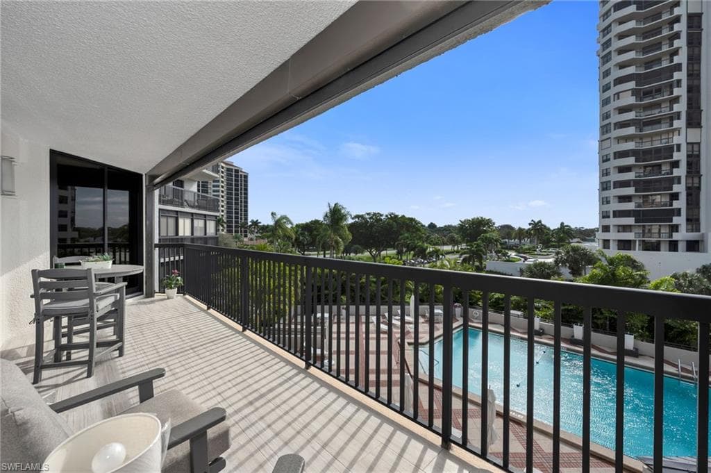 6075 Pelican Bay Blvd #303, Naples, photo 2