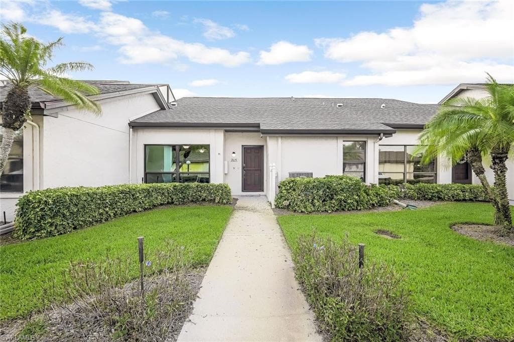 205 Deerwood Cir #103, Naples