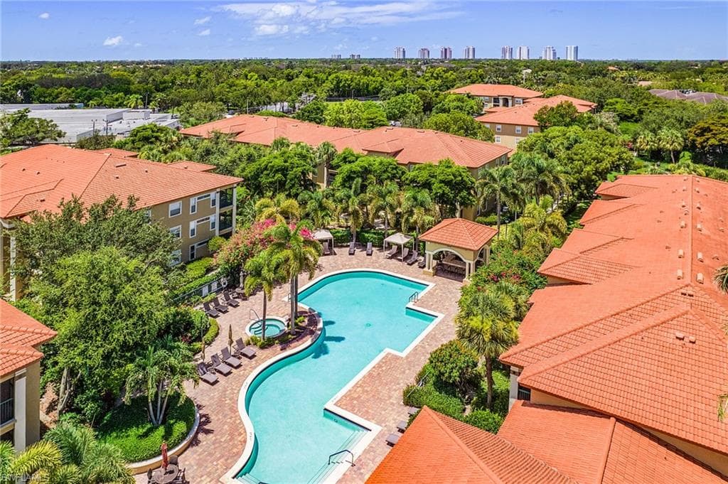 8920 Colonnades Ct #524, Bonita Springs, photo 2