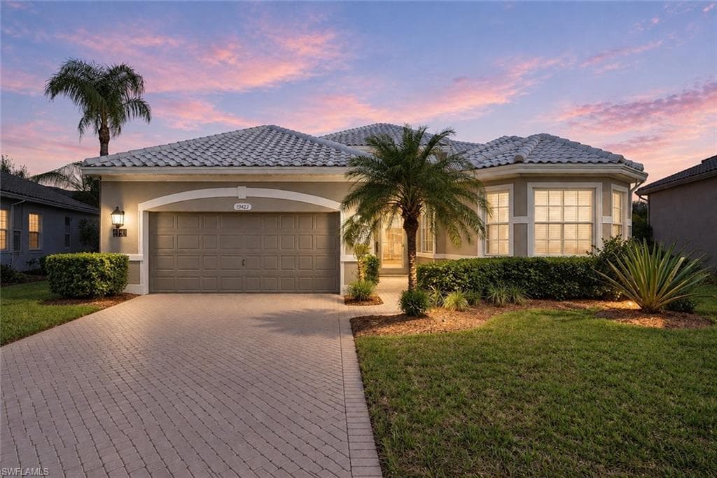 19427 Silver Oak Dr, Estero