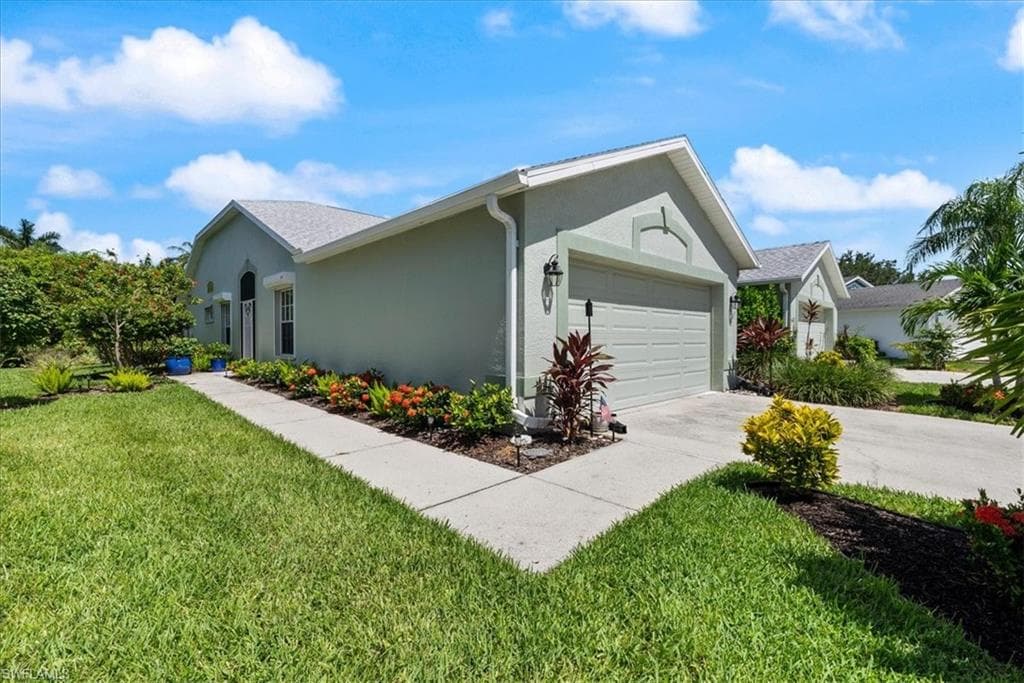 5485 Whitten Dr, Naples, photo 2