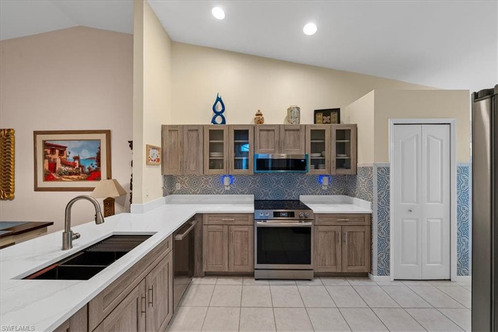5485 Whitten Dr, Naples, photo 3