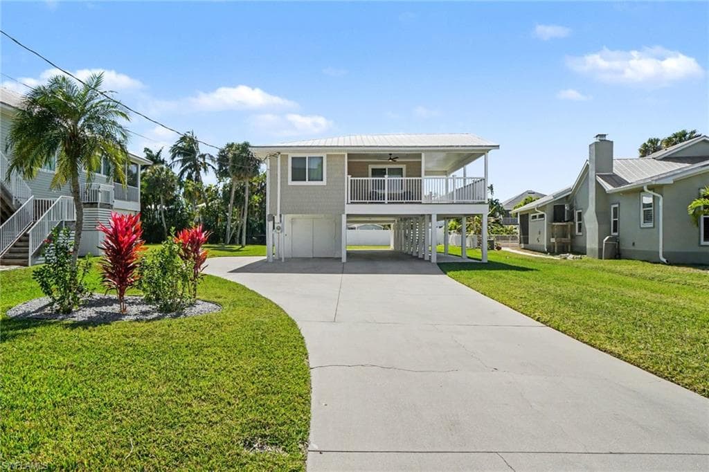 942 Prescott St, Fort Myers Beach, photo 3