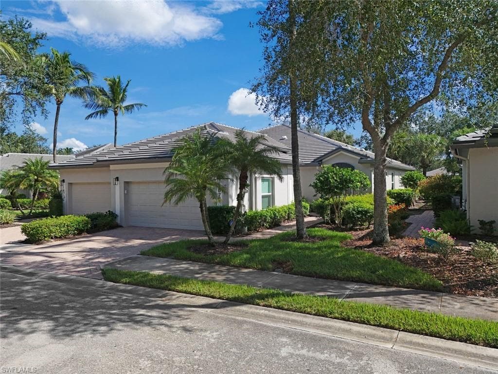 1677 Tarpon Bay Dr #36, Naples
