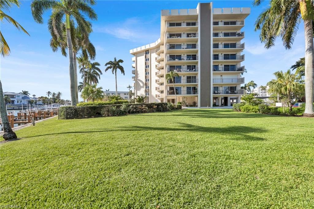 2150 Gulf Shore Blvd #609, Naples, photo 2