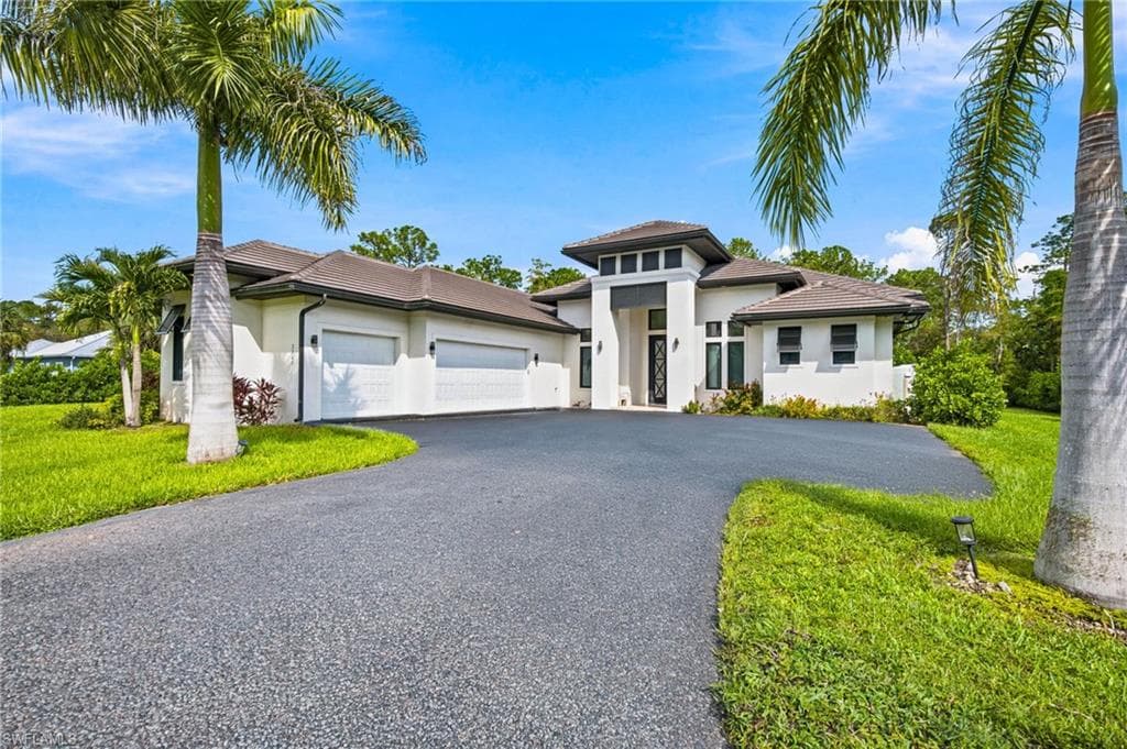 2265 Golden Gate Blvd, Naples, photo 2