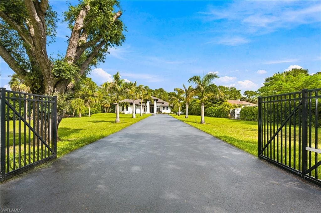 2265 Golden Gate Blvd, Naples, photo 3