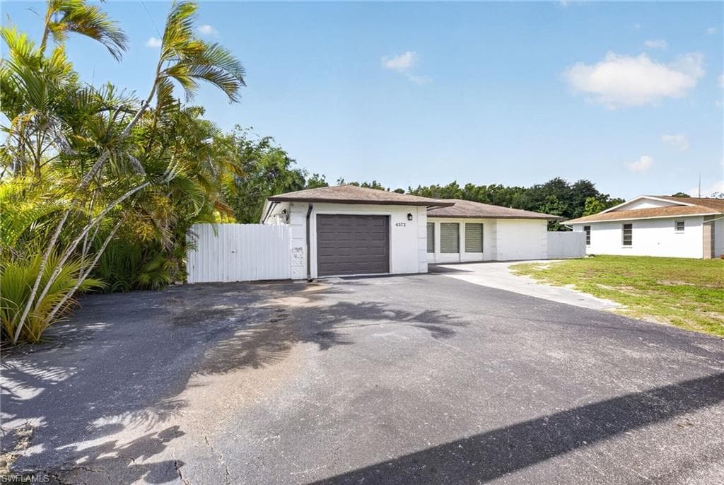 4572 32nd Ave, Naples