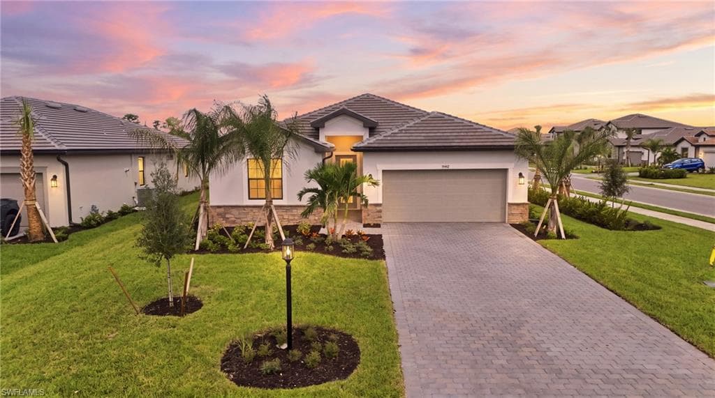 19442 Viewmont Way, Estero