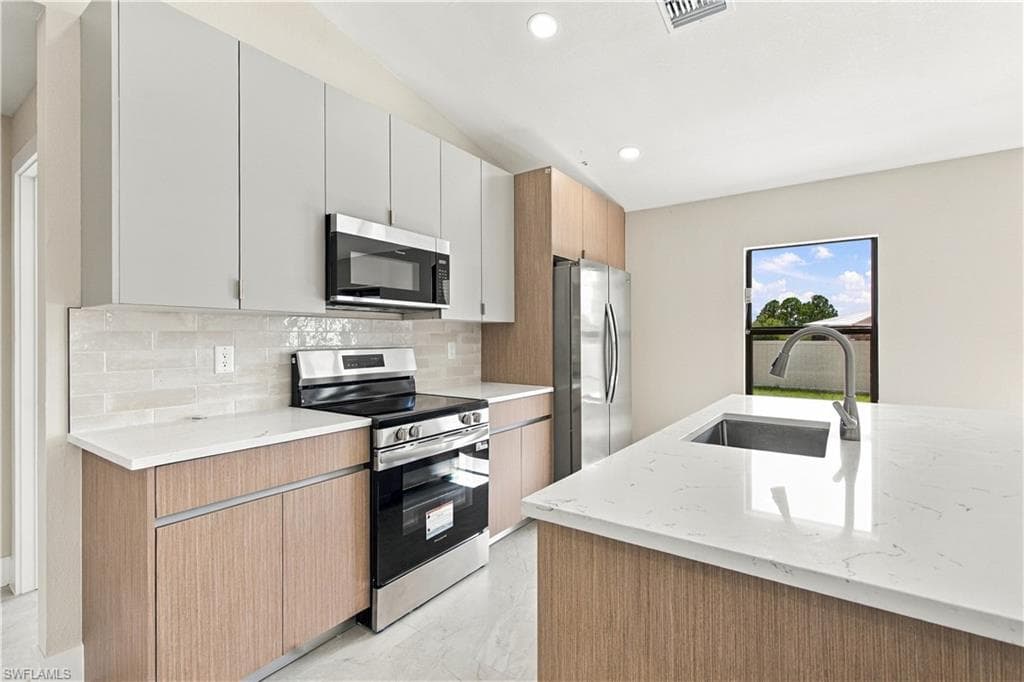 1120 Fontana St, Lehigh Acres, photo 3