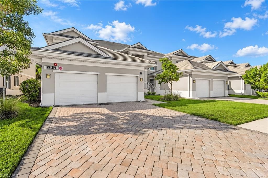 286 Indies Dr #101, Naples