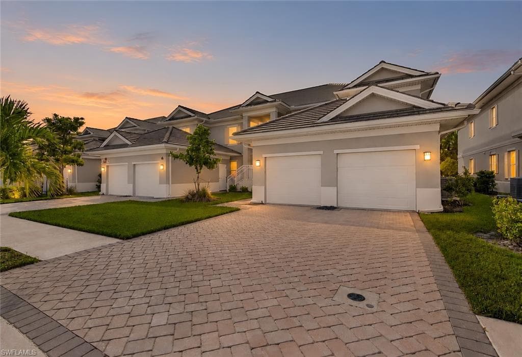 286 Indies Dr #102, Naples