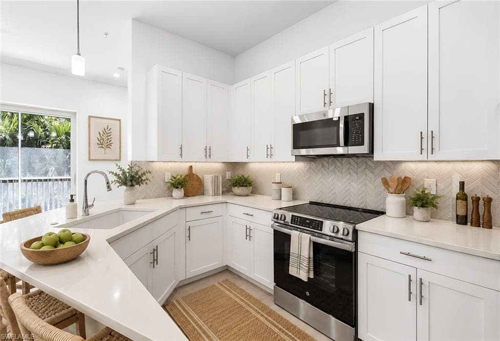 286 Indies Dr #202, Naples