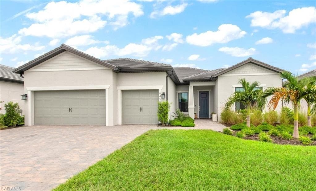 19450 Hinkley Dr, Estero