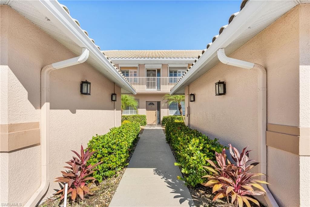 9061 Michael Cir #10, Naples
