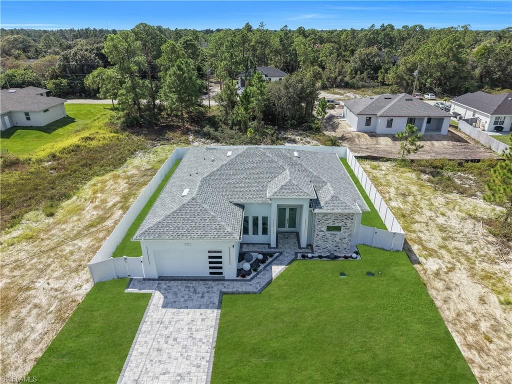 752 Clancy St, Lehigh Acres, photo 2