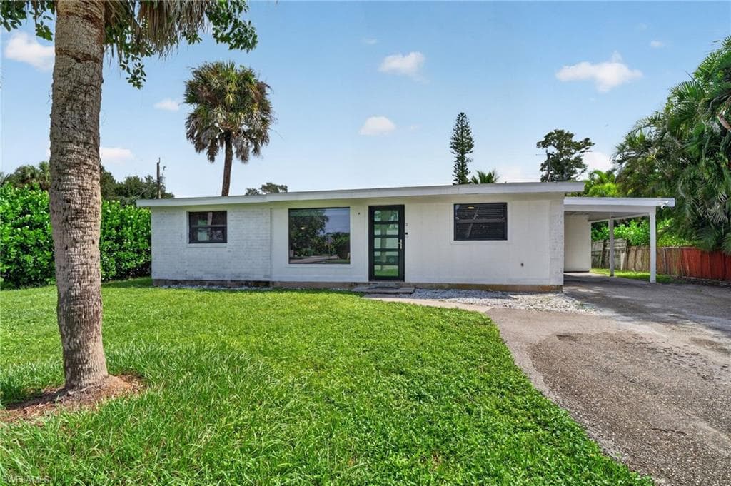1363 Brookside Dr, Naples