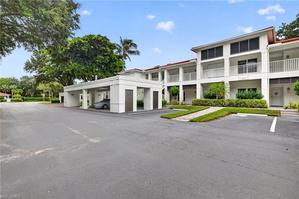 985 Tarpon Cove Dr #203, Naples, photo 3