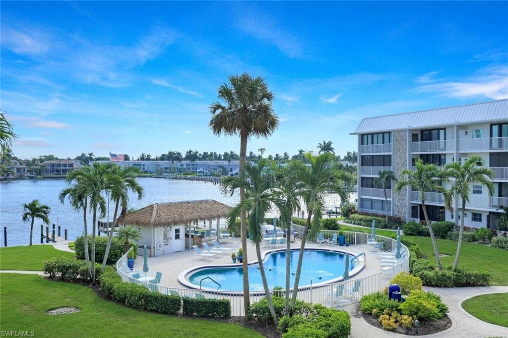 3000 Gulf Shore Blvd #307, Naples, photo 2