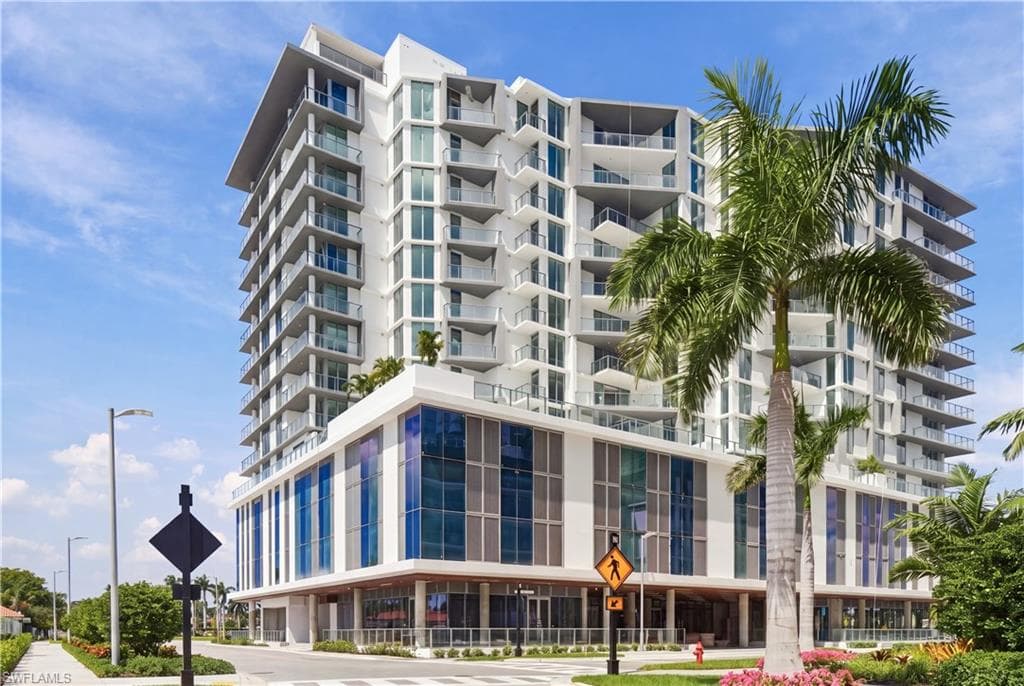 1925 Metropolitan Blvd #1204, Naples