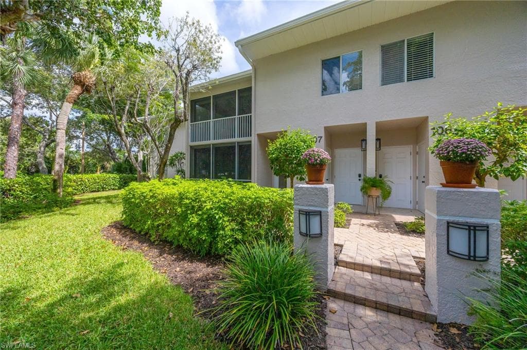 5818 Glencove Dr #103, Naples
