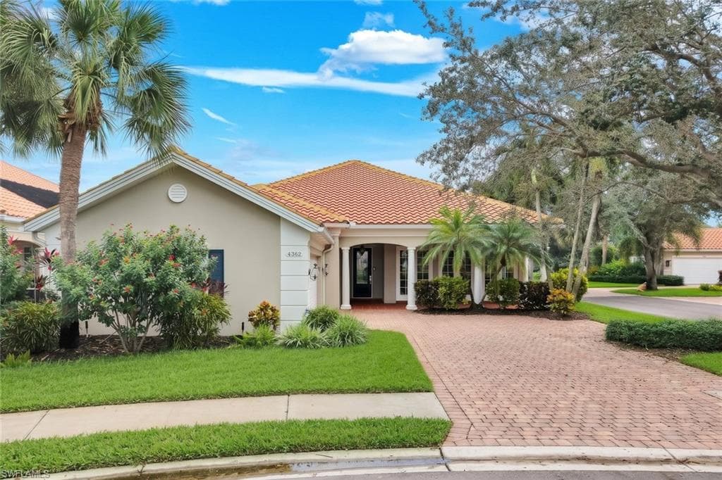 4362 Queen Elizabeth Way, Naples