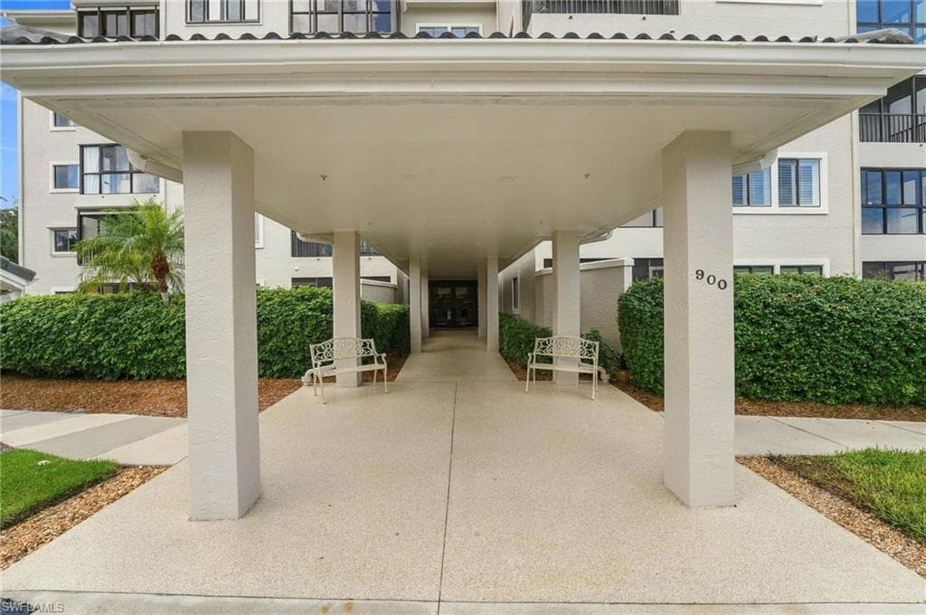 900 Arbor Lake Dr #501, Naples