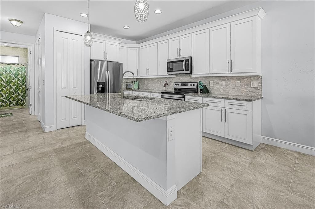 1703 12th Ter, Cape Coral, photo 3