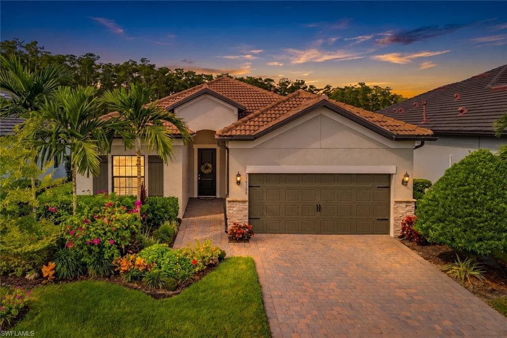 19288 Aqua Shore Dr, Estero