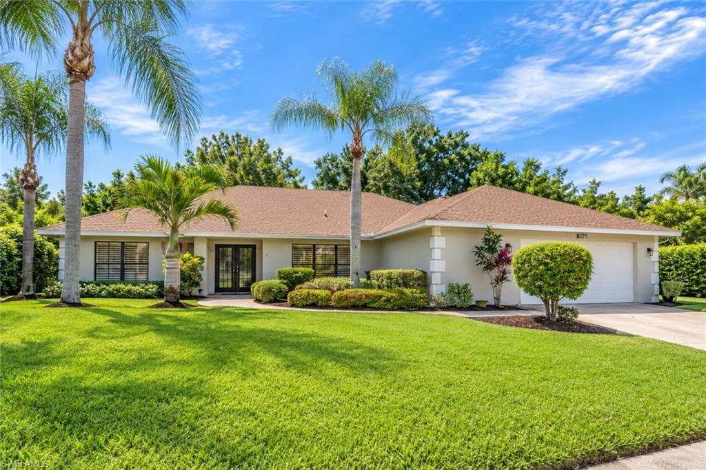 2370 Pine Woods Cir #35, Naples, photo 2