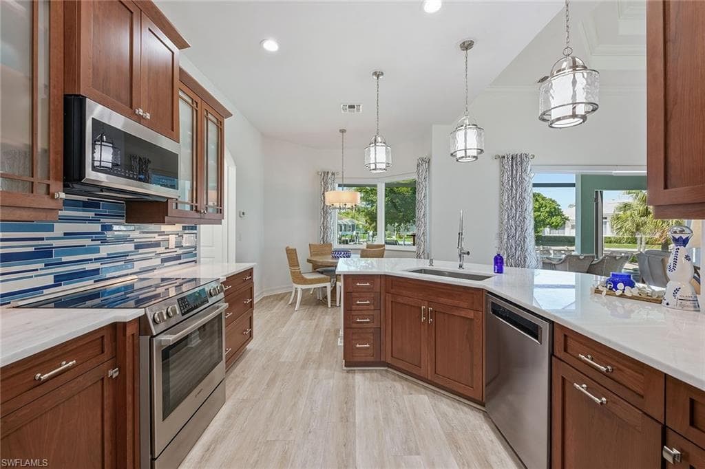 366 Grapewood Ct, Marco Island, photo 3