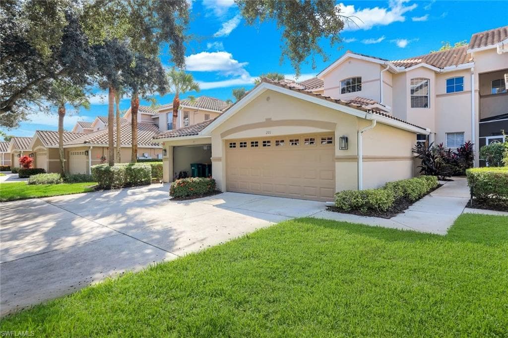 8470 Danbury Blvd #201, Naples