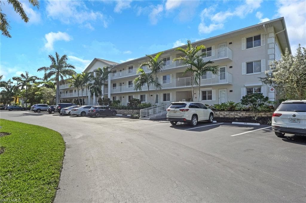 3031 Sandpiper Bay Cir #f106, Naples