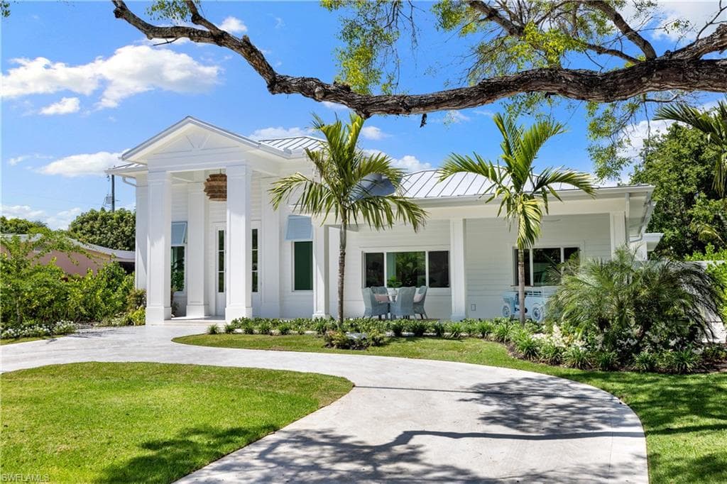 757 Broad Ct, Naples
