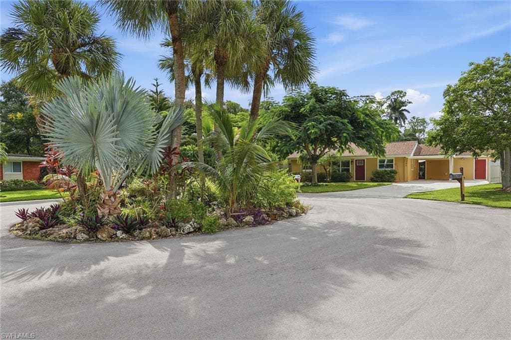 1390 Delmar Ln, Naples, photo 2