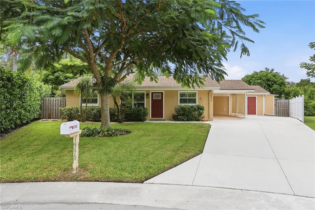 1390 Delmar Ln, Naples