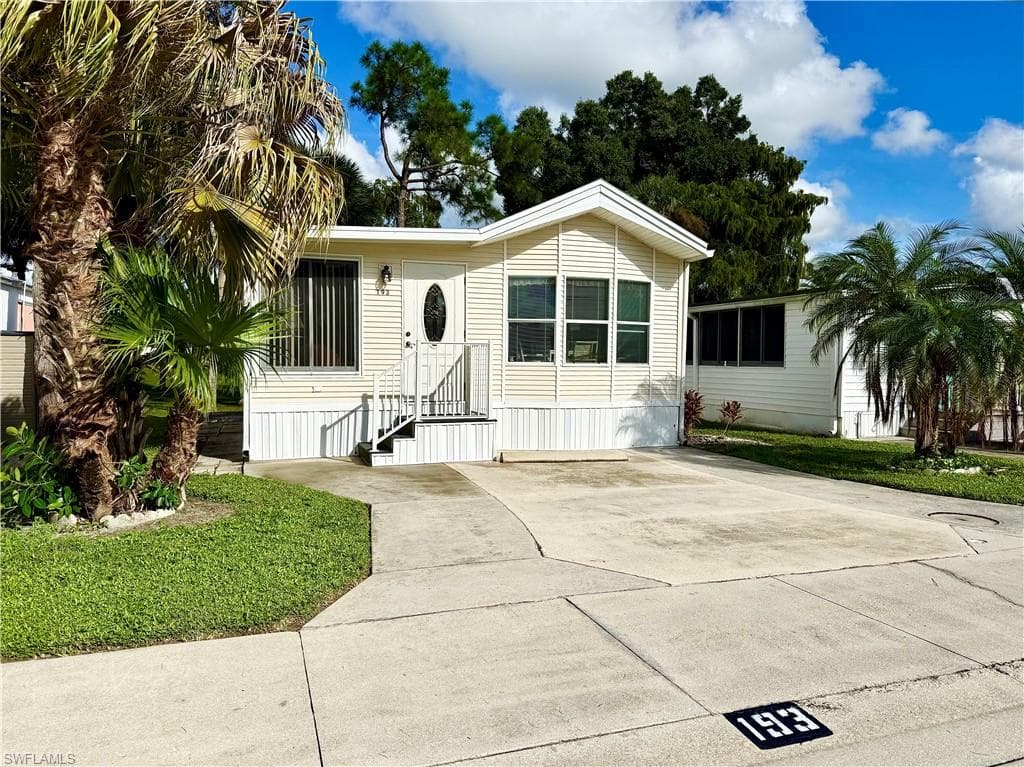 193 Panther Pass Cir #193, Naples