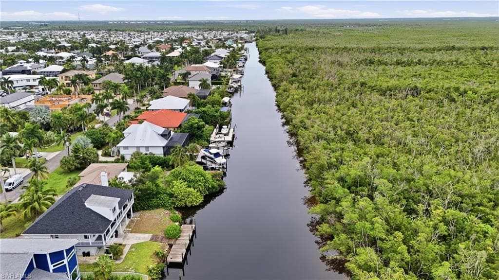 11821 Isle Of Palms Dr, Fort Myers Beach, photo 2
