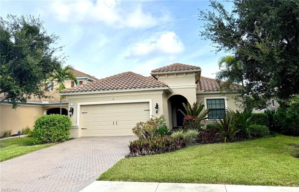 3549 Canopy Cir, Naples