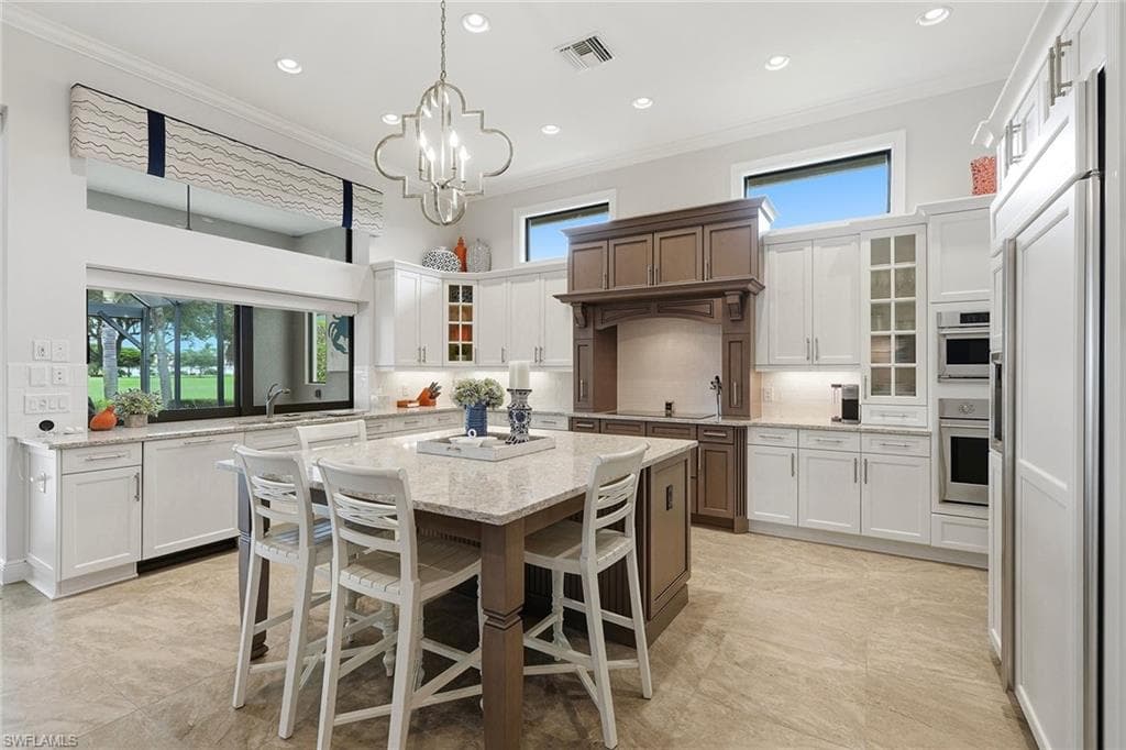12465 Lockford Ln, Naples