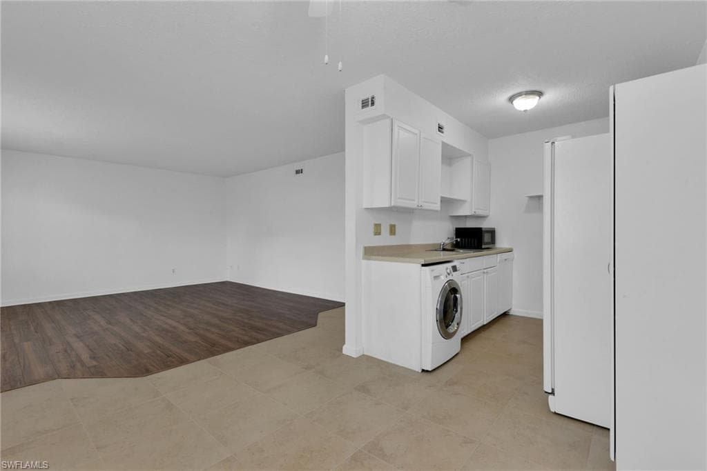 4617 Bayshore Dr #h5, Naples
