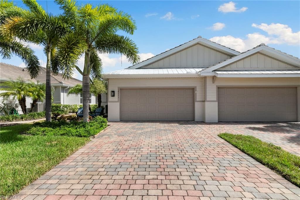14731 Edgewater Cir, Naples, photo 2