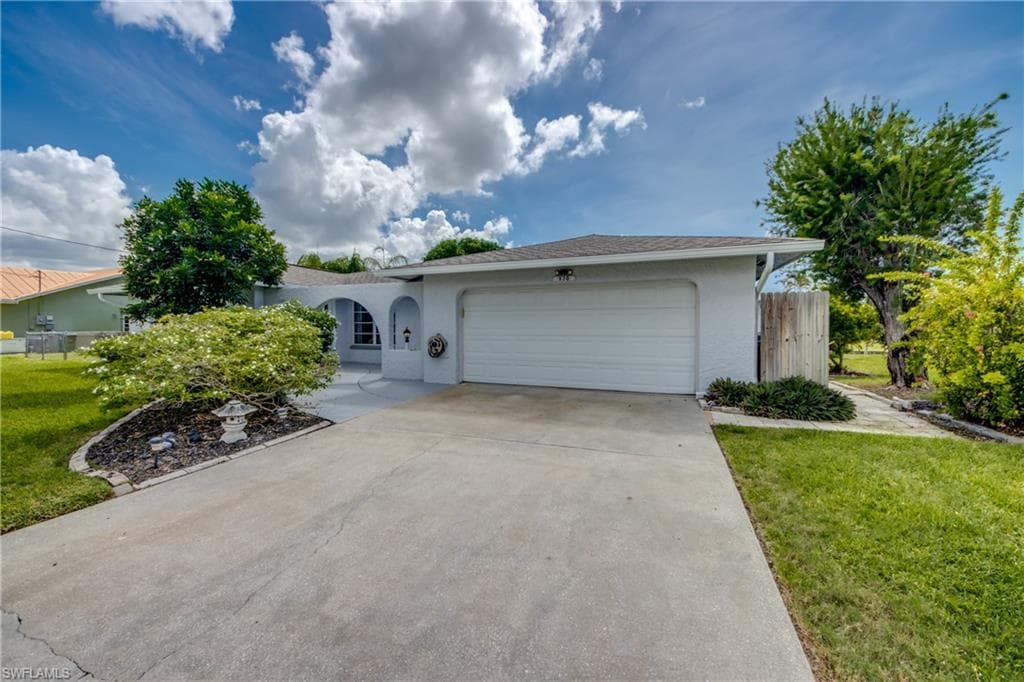 930 Archer Pkwy, Cape Coral, photo 2